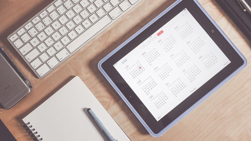 calendar-on-ipad-to-represent-setting-a-date